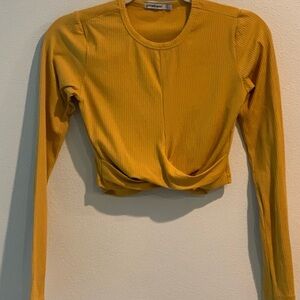 Women’s Crop Top Mustard Yellow Long Sleeve Size Large brand Stradivarius